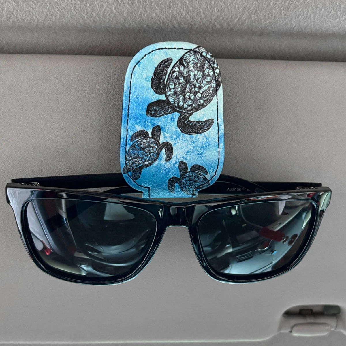Turtle Pattern Car Sunglasses Clip PU Leather Glasses Holder Clip Car Sun Visor Sunglasses Holder for Car
Turtle Pattern Car Sunglasses Clip PU Leather Glasses Holder Clip Car Sun Visor Sunglasses Holder for Car