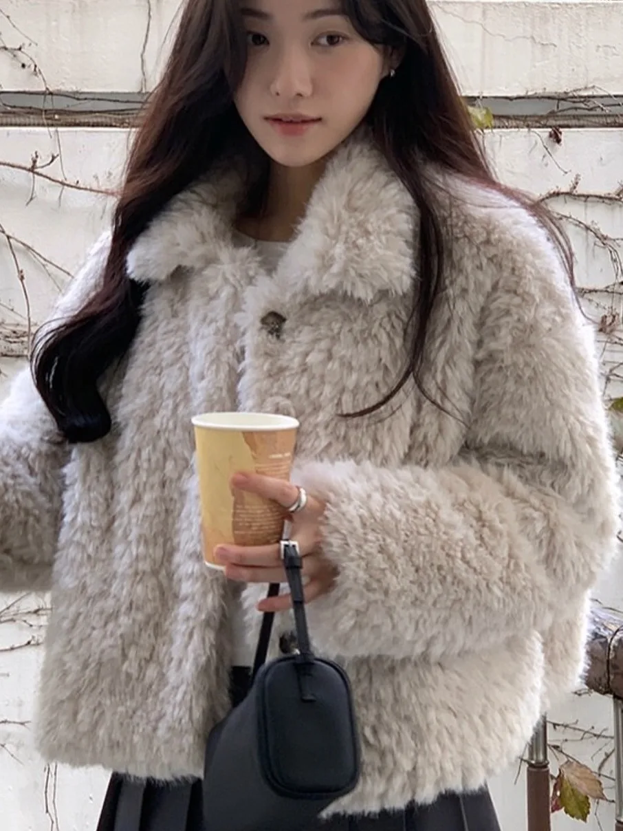 Chic ort Women's Winter Coat Warm Sli Youthful Fluffy Outerwear Korean Sle Loose Fit Button Closure Faionable
Chic ort Women's Winter Coat Warm Sli Youthful Fluffy Outerwear Korean Sle Loose Fit Button Closure Faionable