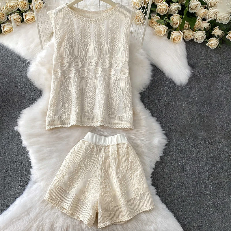 Fashion Crochet Embroidery Summer Suits Women Round Neck Sleeveless Tops And High Waist Wide Leg Shorts 2pcs Female Clothes
Fashion Crochet Embroidery Summer Suits Women Round Neck Sleeveless Tops And High Waist Wide Leg Shorts 2pcs Female Clothes