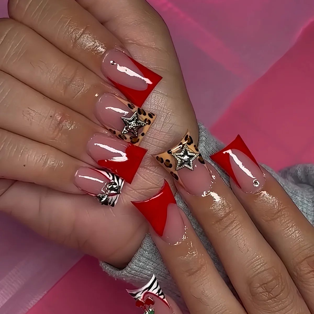 24Pcs Mid-length Duckbill False Nails Red Leopard Print French Press on Fake Nail Star Rhinestone Reusable Full Cover Nails Tips
24Pcs Mid-length Duckbill False Nails Red Leopard Print French Press on Fake Nail Star Rhinestone Reusable Full Cover Nails Tips