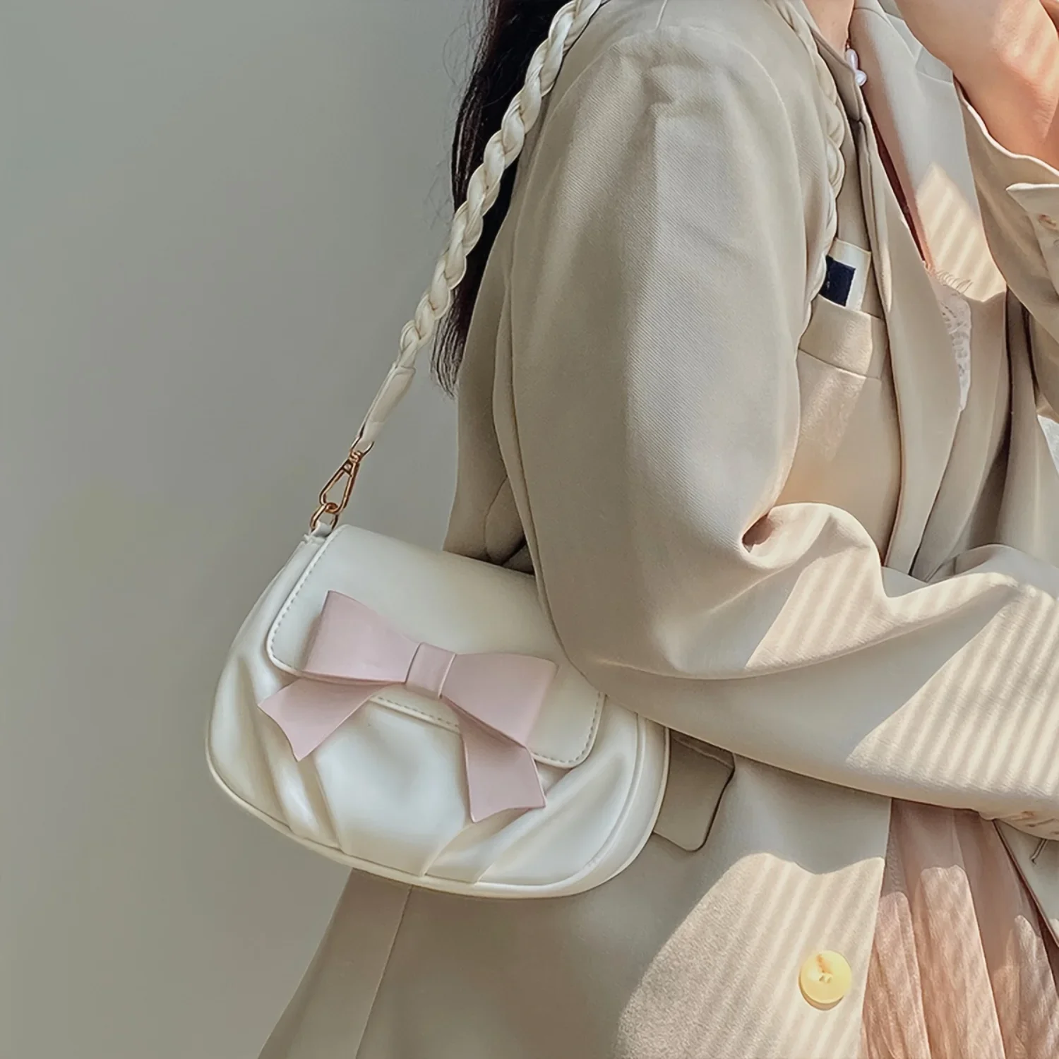 Stylish Bowknot Crossbody Bag - Compact & Versatile Design - Durable & Chic - Ideal for Casual Outings
Stylish Bowknot Crossbody Bag - Compact & Versatile Design - Durable & Chic - Ideal for Casual Outings