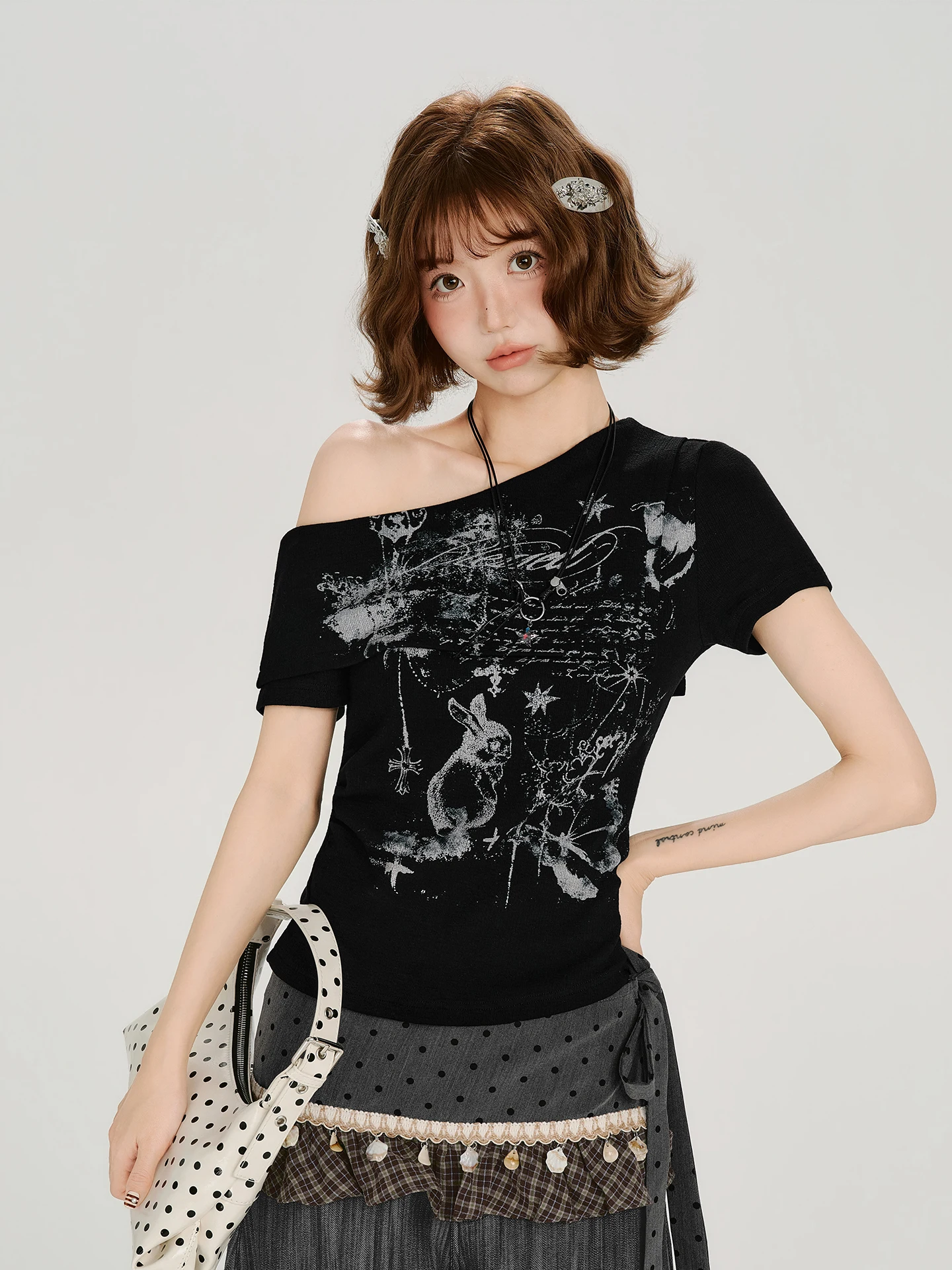 Girlyhalo American Retro Hot Girl Print Oblique Shoulder Short Sleeve T-Shirt Women's Summer New Waist Shaping Slim Fit Top
Girlyhalo American Retro Hot Girl Print Oblique Shoulder Short Sleeve T-Shirt Women's Summer New Waist Shaping Slim Fit Top