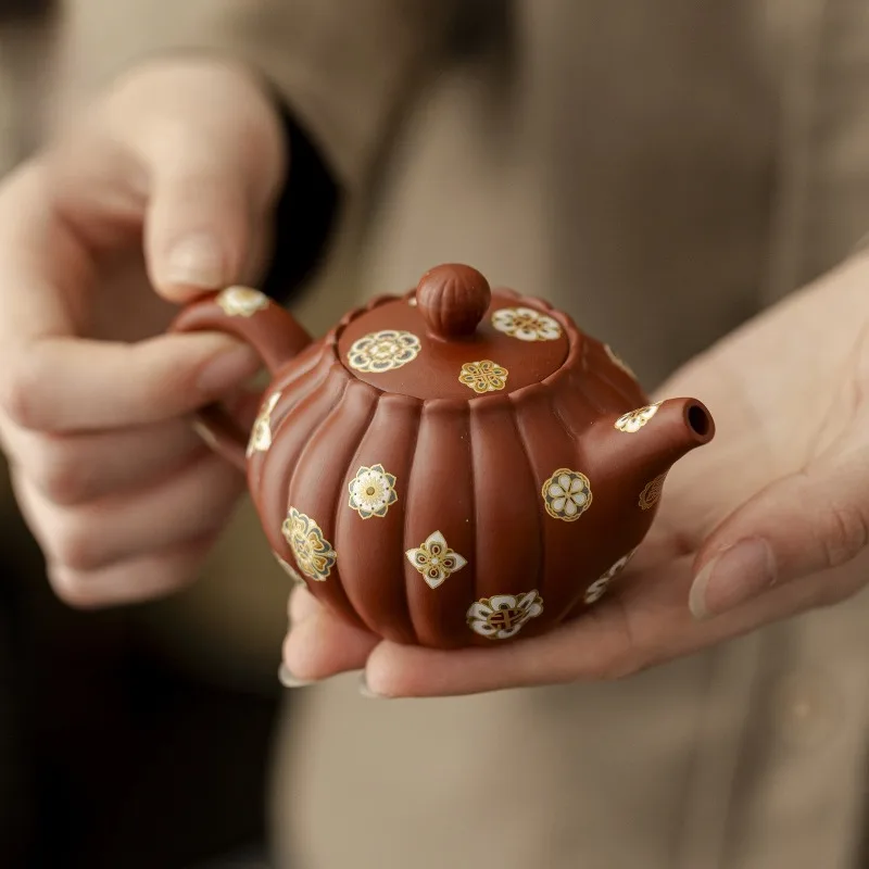 100ML Baoxianghua Handmade Purple Clay Pot Small Capacity Teapot Household Ball Hole Filter Teapot KungFu TeaSet Gift Collection
100ML Baoxianghua Handmade Purple Clay Pot Small Capacity Teapot Household Ball Hole Filter Teapot KungFu TeaSet Gift Collection