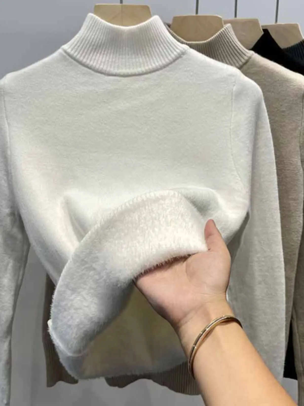 Thiened Fce f-High Collar One-Piece Velvet Knitted Sweater Base irt Women's New Autumn Winter Warmth Inner Wear Top
Thiened Fce f-High Collar One-Piece Velvet Knitted Sweater Base irt Women's New Autumn Winter Warmth Inner Wear Top