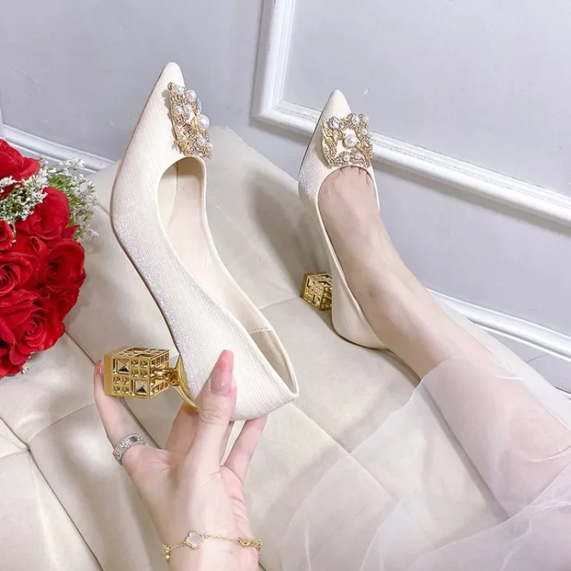 Autumn New Ladies High Heels Pointed Toe Shaped Heel High 5cm and 7cm Wedding Shoes Square Buckle Travel Banquet Shoe High Heels
Autumn New Ladies High Heels Pointed Toe Shaped Heel High 5cm and 7cm Wedding Shoes Square Buckle Travel Banquet Shoe High Heels