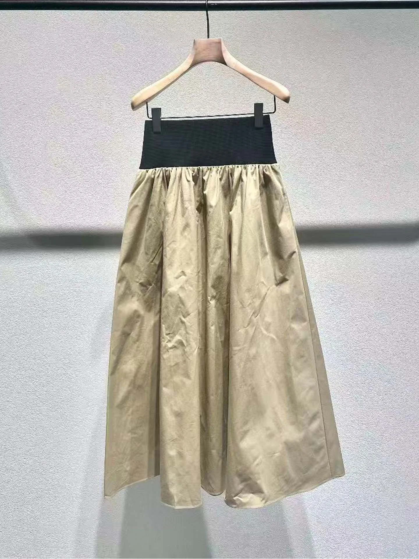 Высококачественная женская хлопковая юбка А-силуэта на весну 2026 года, новая модель, повседневная, с высокой талией и эластичным поясом
Высококачественная женская хлопковая юбка А-силуэта на весну 2026 года, новая модель, повседневная, с высокой талией и эластичным поясом