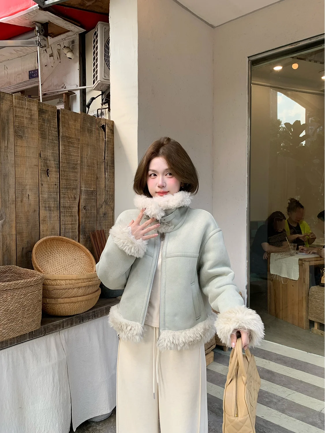 Зимнее пальто Chen Wenwen Xenl из искусственного меха, синее, в корейском стиле, теплое, женская верхняя одежда, свободный крой, смесь полиэстера
Зимнее пальто Chen Wenwen Xenl из искусственного меха, синее, в корейском стиле, теплое, женская верхняя одежда, свободный крой, смесь полиэстера