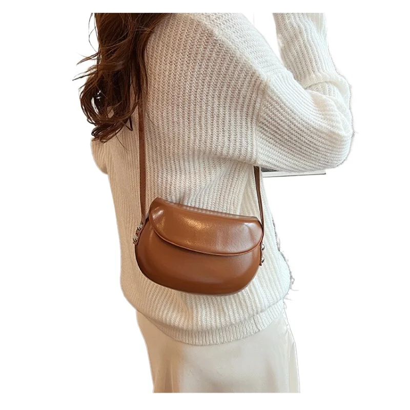 Korean retro ins fashion saddle bag female 2024 new simple versatile cell phone bag single shoulder crossbody small bags
Korean retro ins fashion saddle bag female 2024 new simple versatile cell phone bag single shoulder crossbody small bags