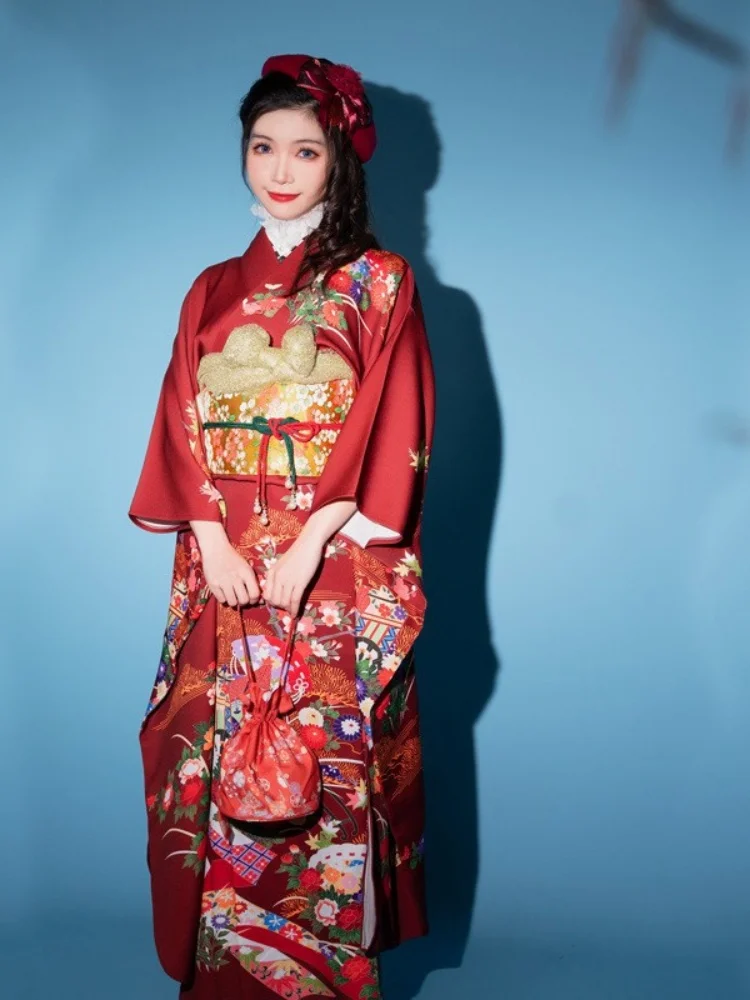 Японское традиционное кимоно Furisode для женщин с красивыми цветочными принтами фестиваль юката косплей костюм платье для фотосъемки 
Японское традиционное кимоно Furisode для женщин с красивыми цветочными принтами фестиваль юката косплей костюм платье для фотосъемки