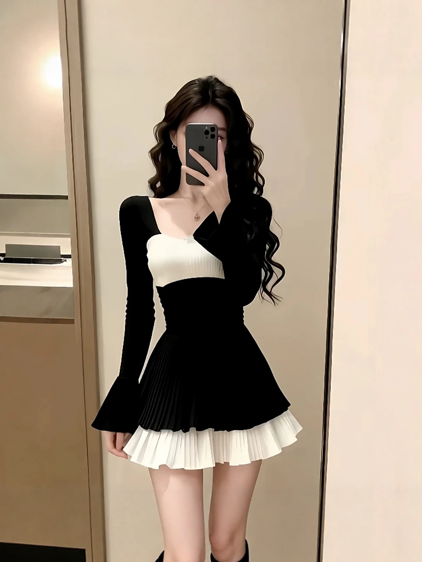 Elegant A-Line Long Sleeve Dress Women's Autumn Winter Slimming Black White Splicing Short Skirt Sexy Belted Casual Street Style
Elegant A-Line Long Sleeve Dress Women's Autumn Winter Slimming Black White Splicing Short Skirt Sexy Belted Casual Street Style