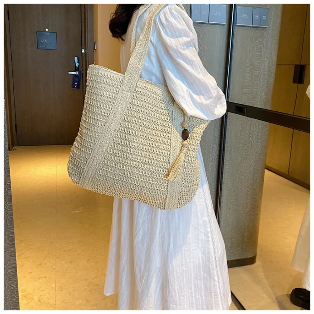 Simple, large-capacity, lightweight woven bucket beach bag, fashionable straw weaving new style handheld shoulder bag
Simple, large-capacity, lightweight woven bucket beach bag, fashionable straw weaving new style handheld shoulder bag