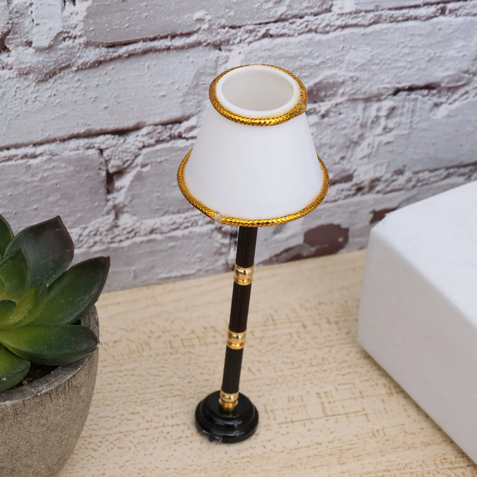 1:12 Scale Mini Floor Lamp Retro LED Light Elegant Crafted Miniature Standard Lamp for Dollhouse Decoration Home Mini Scene
1:12 Scale Mini Floor Lamp Retro LED Light Elegant Crafted Miniature Standard Lamp for Dollhouse Decoration Home Mini Scene