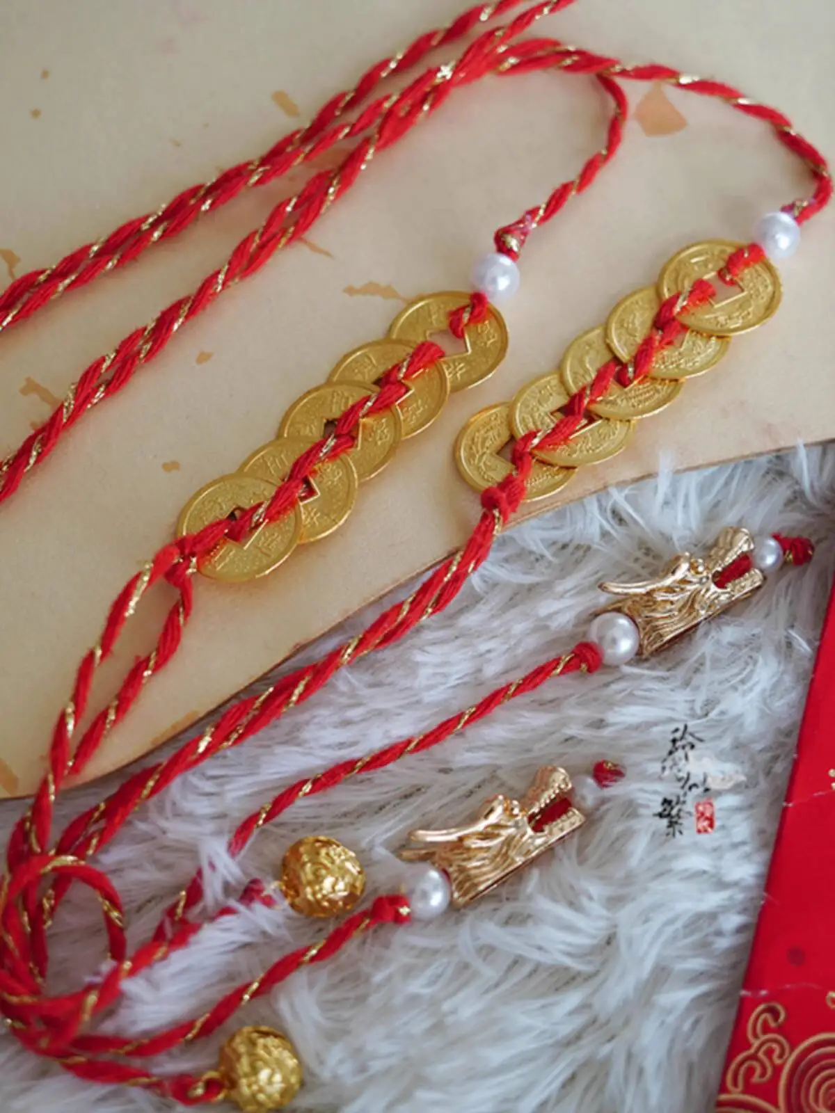 New Delicate Small Bell Antiquities Hair Tie Tie Red Copper Coin Dragon Waist Rope-like Braids Of Hair Youthful Feeling
New Delicate Small Bell Antiquities Hair Tie Tie Red Copper Coin Dragon Waist Rope-like Braids Of Hair Youthful Feeling