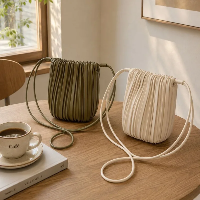 Summer Fashion Crossbody Bag Women's PU Single Shoulder Mini Bag Luxury Versatile Pleated Casual Small Square Bag Handbags
Summer Fashion Crossbody Bag Women's PU Single Shoulder Mini Bag Luxury Versatile Pleated Casual Small Square Bag Handbags