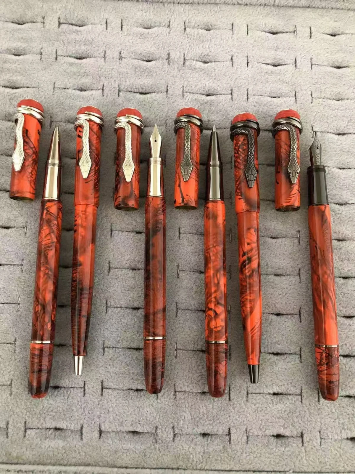 Luxury Fountain Ballpoint Roller Pen Vintage Red Snake Clip Writing Pen Smooth Business Signature Pen For Office Collection Gift
Luxury Fountain Ballpoint Roller Pen Vintage Red Snake Clip Writing Pen Smooth Business Signature Pen For Office Collection Gift