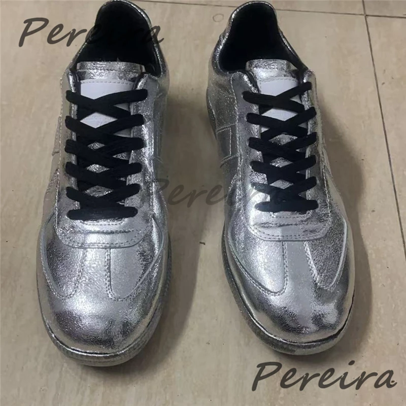 Classic Trendy Versatile Flat Casual Shoes for Men Silver Glossy Leather Lace Up Sneakers Summer New Couple Training Shoes
Classic Trendy Versatile Flat Casual Shoes for Men Silver Glossy Leather Lace Up Sneakers Summer New Couple Training Shoes