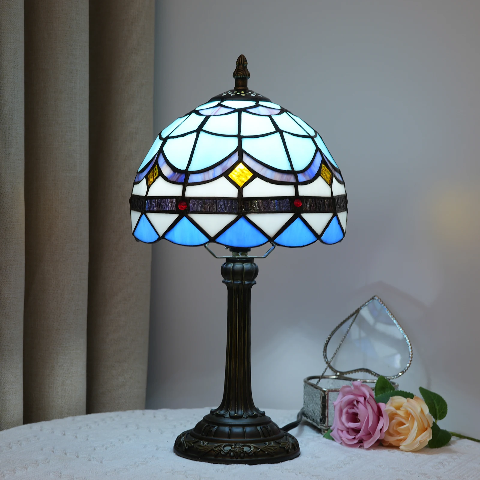 Tiffany Stained Glass Table Lamp Mediterranean Bedroom Table Lamp Reading Desk Light for Bedside Living Room Office Dining Room
Tiffany Stained Glass Table Lamp Mediterranean Bedroom Table Lamp Reading Desk Light for Bedside Living Room Office Dining Room