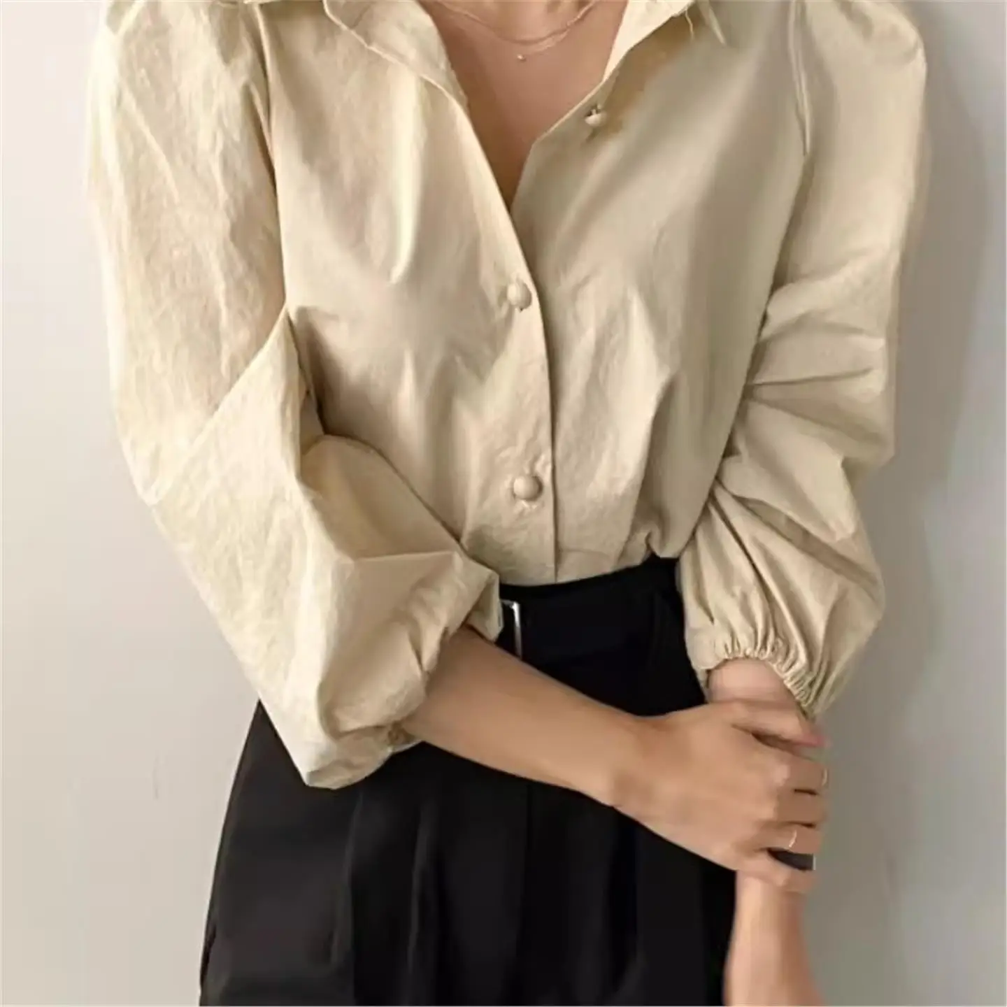 Loose Fit Single Button Bubble Sleeve Turn-down Collar Casual Chic Spring Shirt for Women Thin Three-acetate Fiber Commute Style
Loose Fit Single Button Bubble Sleeve Turn-down Collar Casual Chic Spring Shirt for Women Thin Three-acetate Fiber Commute Style