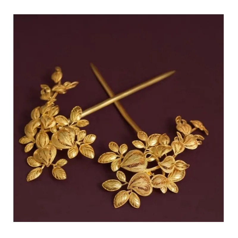 Pure Copper Gold-plated Ancient Method Golden Filigree Hairpin Female Retro Wedding Style Wind Cover Temples and Press Leaves Im
Pure Copper Gold-plated Ancient Method Golden Filigree Hairpin Female Retro Wedding Style Wind Cover Temples and Press Leaves Im