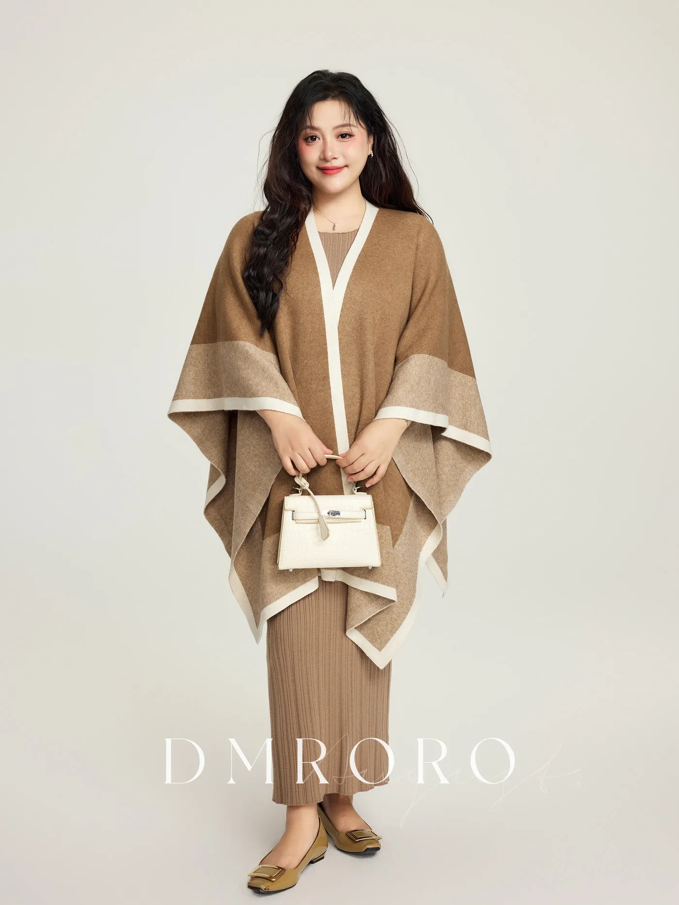 Комплект из двух предметов: вязаный кардиган-накидка и шарф на плечо, большие размеры, новая осенняя коллекция, повседневный стиль для женщин
Комплект из двух предметов: вязаный кардиган-накидка и шарф на плечо, большие размеры, новая осенняя коллекция, повседневный стиль для женщин