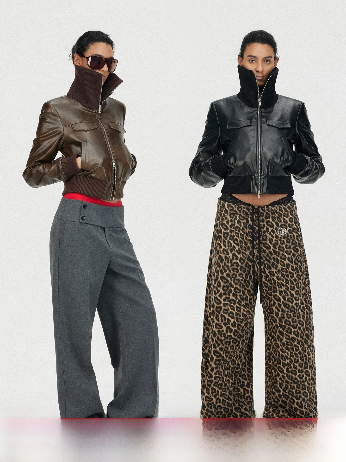 Экологичная женская куртка с высоким воротником из искусственной кожи, приталенного кроя, нейтрального цвета, с длинными рукавами, на молнии, из ПУ материала.
Экологичная женская куртка с высоким воротником из искусственной кожи, приталенного кроя, нейтрального цвета, с длинными рукавами, на молнии, из ПУ материала.