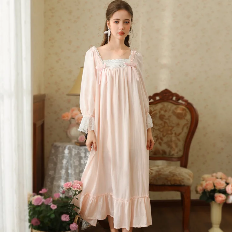 2025 Autumn Retro Nightgown Women Suqare Collar Cotton Homewear Palace Lace Princess Pajama Sweet Sleepwear Bow Loose Loungewear
2025 Autumn Retro Nightgown Women Suqare Collar Cotton Homewear Palace Lace Princess Pajama Sweet Sleepwear Bow Loose Loungewear