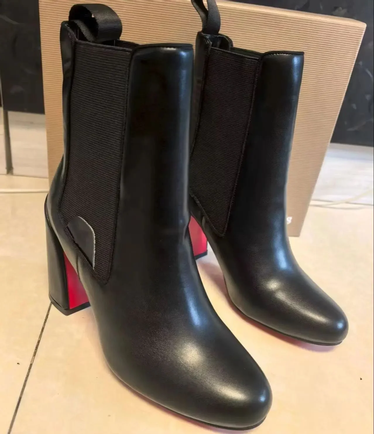 Red Sole Luxury Fashion Women Ankle Boots Designer Style Botas 36-42 Sizes Black Leather Top Quality Women's Boots High Heels
Red Sole Luxury Fashion Women Ankle Boots Designer Style Botas 36-42 Sizes Black Leather Top Quality Women's Boots High Heels