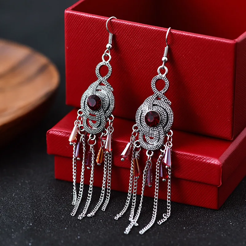 Daisy's new bride's long tassel earrings, European and American fashion earrings, women's retro Chinese style ethnic jewelry
Daisy's new bride's long tassel earrings, European and American fashion earrings, women's retro Chinese style ethnic jewelry