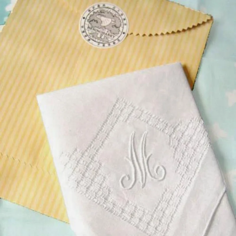 Apparel Accessories Special Embroidery Princess Handkerchief White Wedding Bride's Handkerchiefs 38x38CM
Apparel Accessories Special Embroidery Princess Handkerchief White Wedding Bride's Handkerchiefs 38x38CM