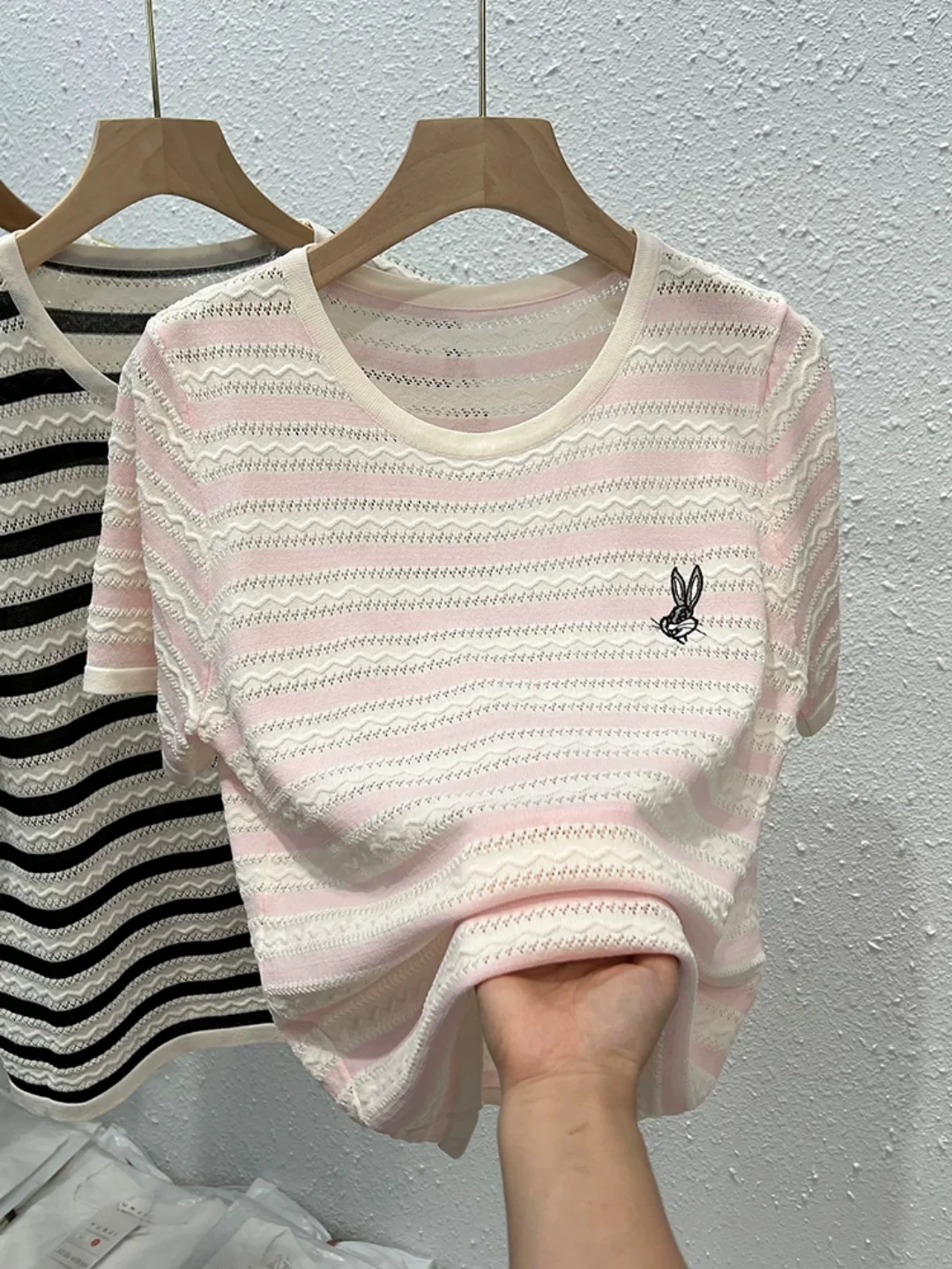 Korean Style Striped Short Sleeve Knitted Shirt Women's New 2026 Simple Match All Ages Beautiful Early Summer Top
Korean Style Striped Short Sleeve Knitted Shirt Women's New 2026 Simple Match All Ages Beautiful Early Summer Top