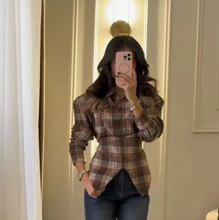 Классическая рубашка в клетку с завышенной талией, повседневная, свободного кроя, дизайнерская, с длинным рукавом, с отложным воротником
Классическая рубашка в клетку с завышенной талией, повседневная, свободного кроя, дизайнерская, с длинным рукавом, с отложным воротником