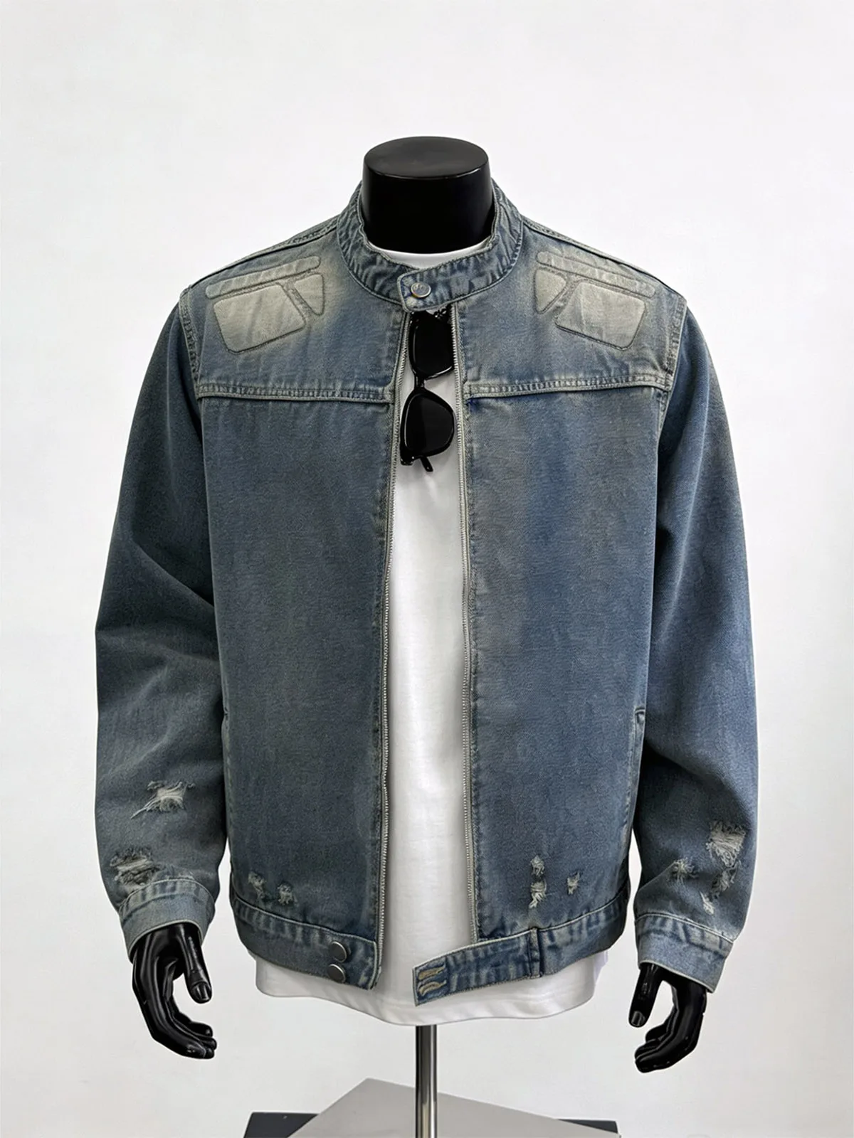 Retro Style Men's Denim Jacket with Carved Shoulder Pads And Hole Design Special Edition Armor Style Jacket for Spring
Retro Style Men's Denim Jacket with Carved Shoulder Pads And Hole Design Special Edition Armor Style Jacket for Spring