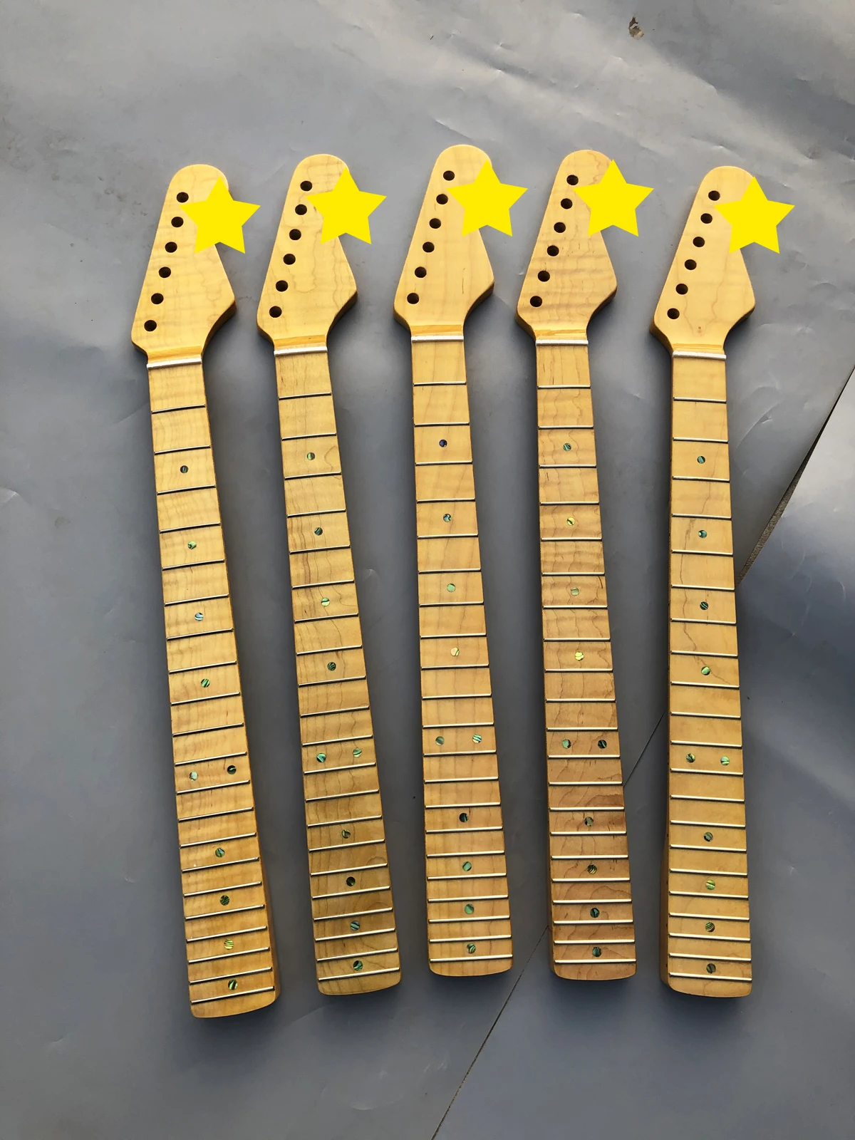 one 21 fret Flame Maple Guitar Neck for ST style 25.5 inch Gloss yellow Finished S64
one 21 fret Flame Maple Guitar Neck for ST style 25.5 inch Gloss yellow Finished S64