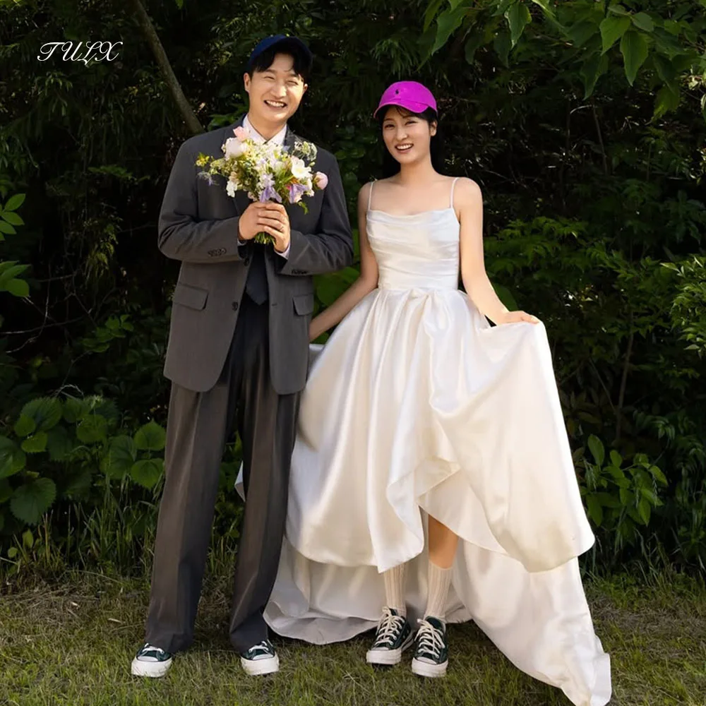 TULX Simple Ivory Wedding Dress Korea Photo Shoot Strap Satin Short Front Long Back Bridal Gowns Corset Customized 웨딩드레스
TULX Simple Ivory Wedding Dress Korea Photo Shoot Strap Satin Short Front Long Back Bridal Gowns Corset Customized 웨딩드레스