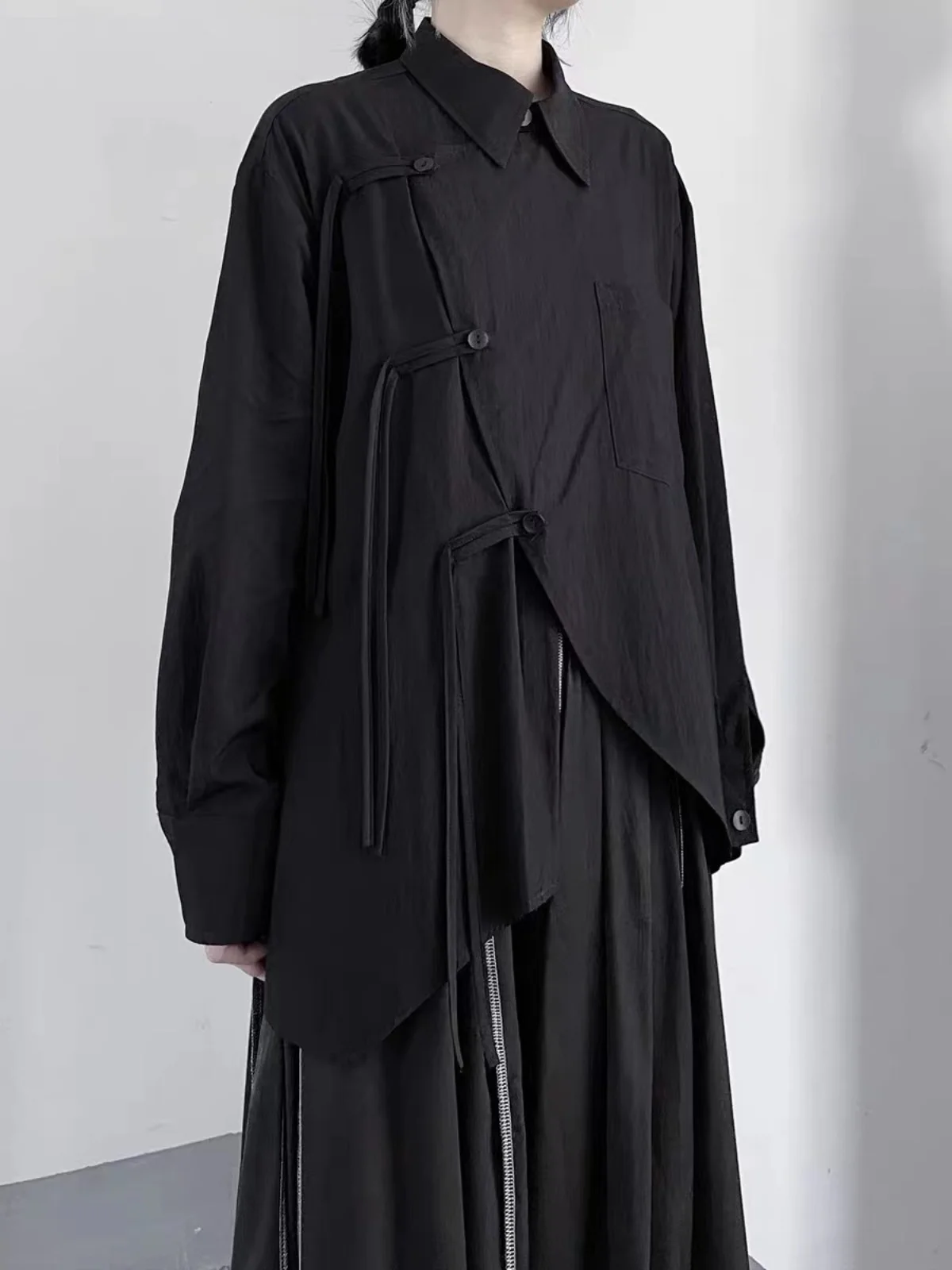 Новый китайский топ с длинным светом и асимметричным дизайном на пуговицах Ele, осенний женский свободный крой для поездок на работу
Новый китайский топ с длинным светом и асимметричным дизайном на пуговицах Ele, осенний женский свободный крой для поездок на работу