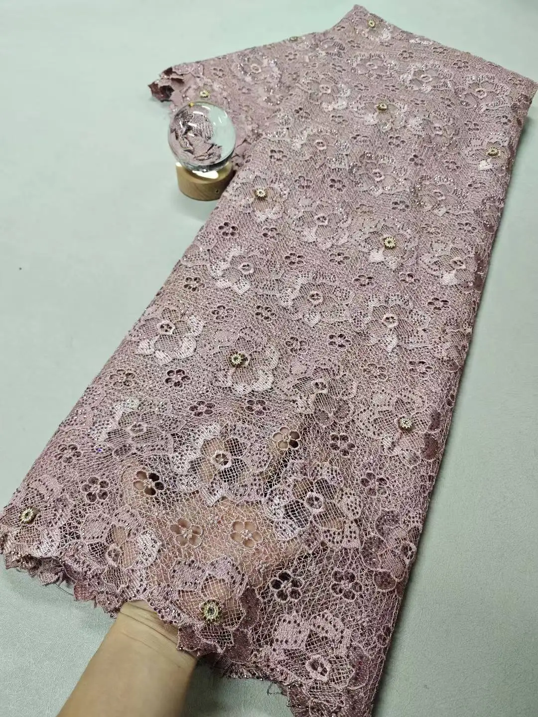 2025 High Quality African Nigerian Tulle Lace Fabric Embroidery Sequins French Guipure Fabric for Party/Wedding Dresses 5 Yards
2025 High Quality African Nigerian Tulle Lace Fabric Embroidery Sequins French Guipure Fabric for Party/Wedding Dresses 5 Yards