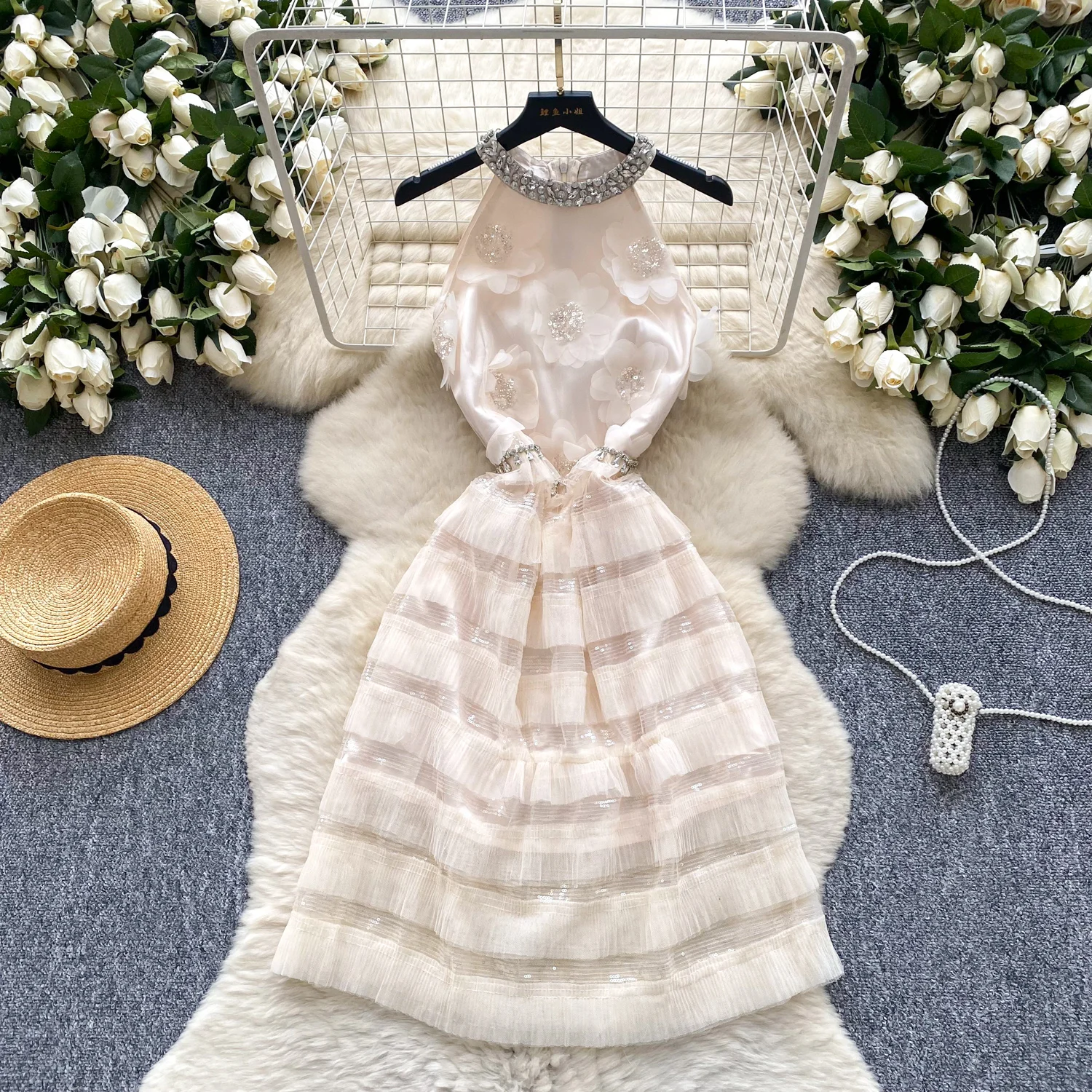 French Vintage Summer New Sleeveless Hanging Neck Short Dress High Quality Fashion Diamond Sexy Off Shoulder Party Mini Dresses
French Vintage Summer New Sleeveless Hanging Neck Short Dress High Quality Fashion Diamond Sexy Off Shoulder Party Mini Dresses