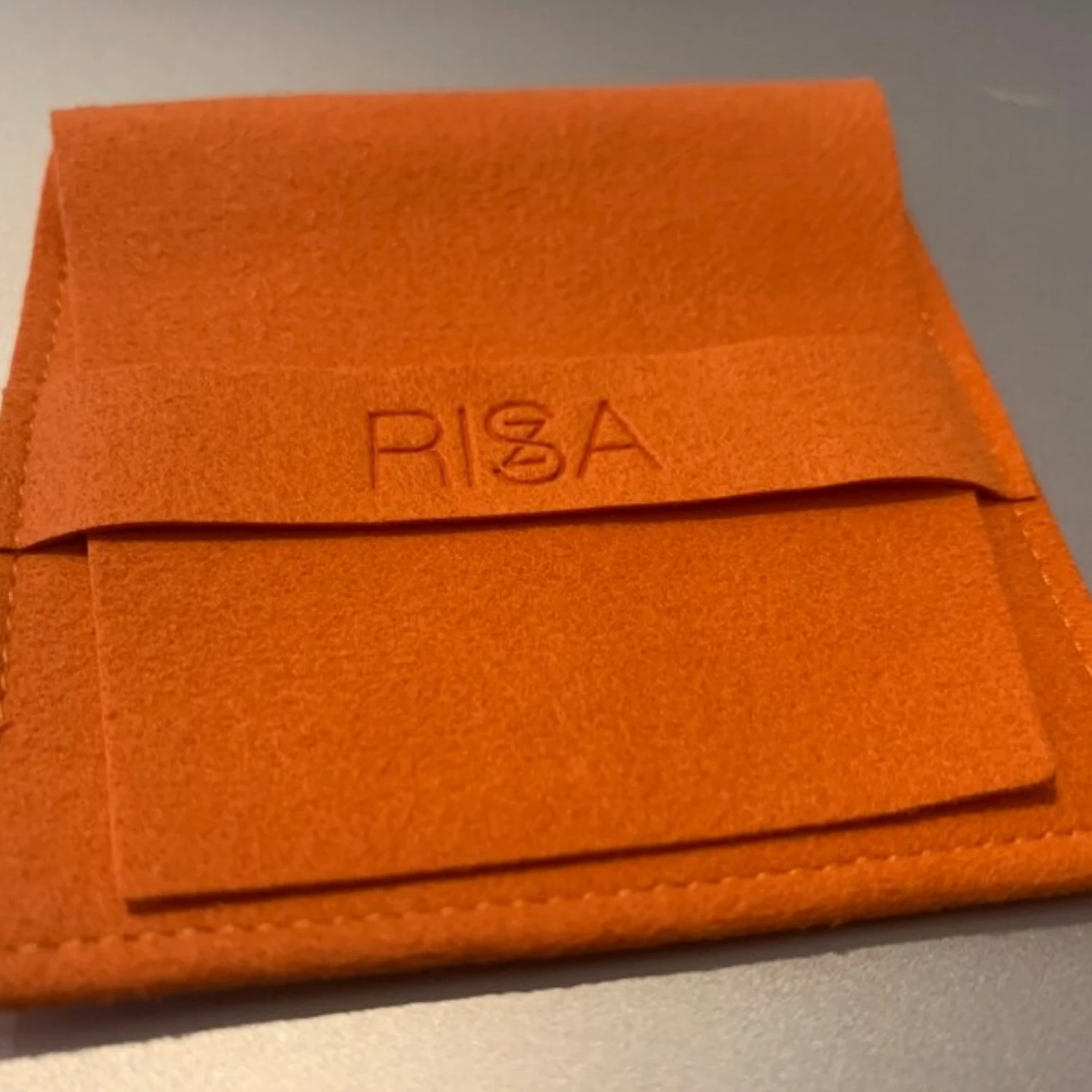 Персонализированная фиолетовая шкатулка для драгоценностей из 20 шт. с мешочком из микрофибры: набор упаковки с логотипом
Персонализированная фиолетовая шкатулка для драгоценностей из 20 шт. с мешочком из микрофибры: набор упаковки с логотипом