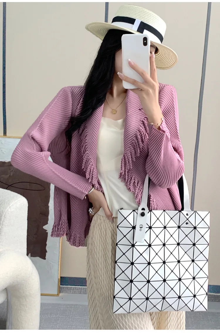 Miyake's High-end Tassel Furrow Cardigan Top 2024 Early Autumn Pleated Fashion Shawl Jacket for Women
Miyake's High-end Tassel Furrow Cardigan Top 2024 Early Autumn Pleated Fashion Shawl Jacket for Women