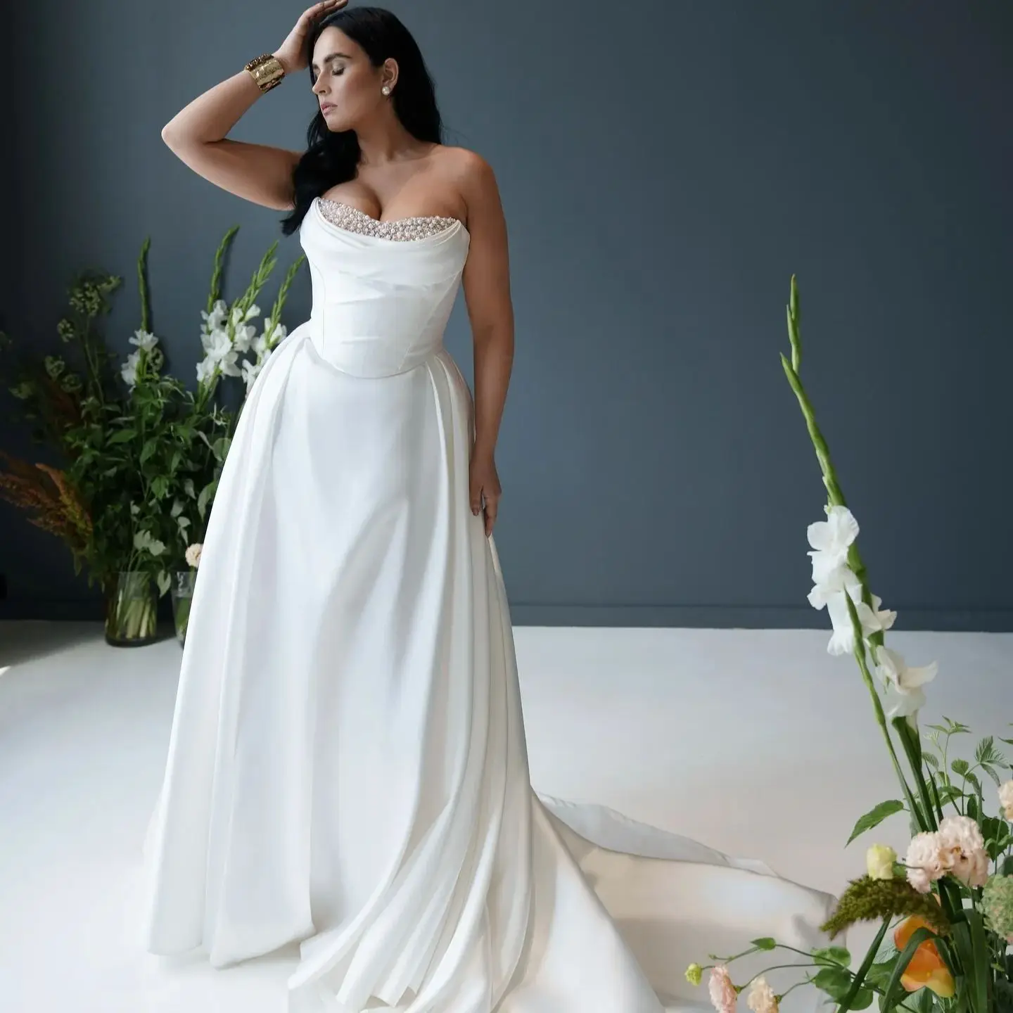 Wedding Dresses for Brides Sweetheart Neck Beaded Vestido de Novia Satin Slit Party Pageant Gown Customized
Wedding Dresses for Brides Sweetheart Neck Beaded Vestido de Novia Satin Slit Party Pageant Gown Customized