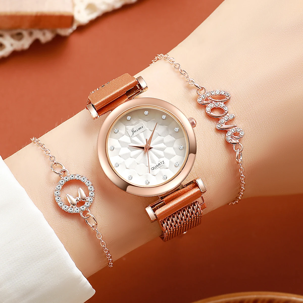 Нет подарочной коробки; Элегантные женские часы с бриллиантами и цветочным сетчатым ремешком, кварцевые наручные часы с бриллиантовым браслетом, набор из 3 предметов
Нет подарочной коробки; Элегантные женские часы с бриллиантами и цветочным сетчатым ремешком, кварцевые наручные часы с бриллиантовым браслетом, набор из 3 предметов