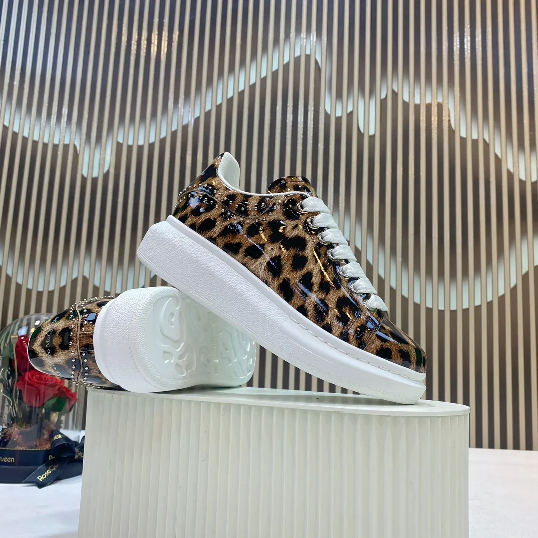 Top Hight Quality Mens Casual Sneakers Real Leather Womens Brand Designer Tennis Shoes Classic Fashion Design running shoes
Top Hight Quality Mens Casual Sneakers Real Leather Womens Brand Designer Tennis Shoes Classic Fashion Design running shoes