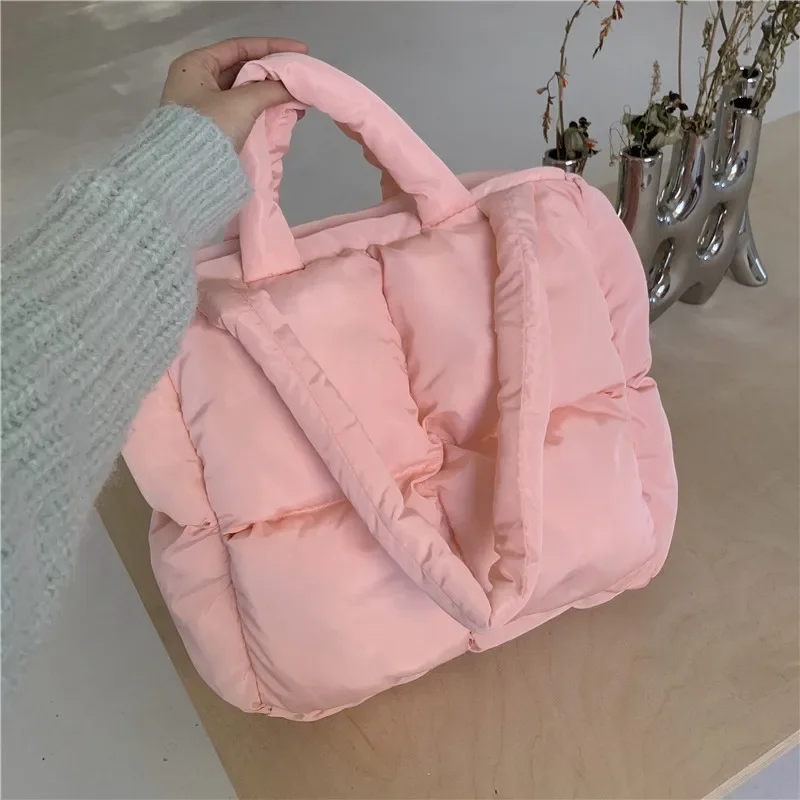 Large Capacity Winter women Big Tote Padded Handbags Designer female Shoulder Bags Luxury Fashion Down Cotton ladies hand bag
Large Capacity Winter women Big Tote Padded Handbags Designer female Shoulder Bags Luxury Fashion Down Cotton ladies hand bag