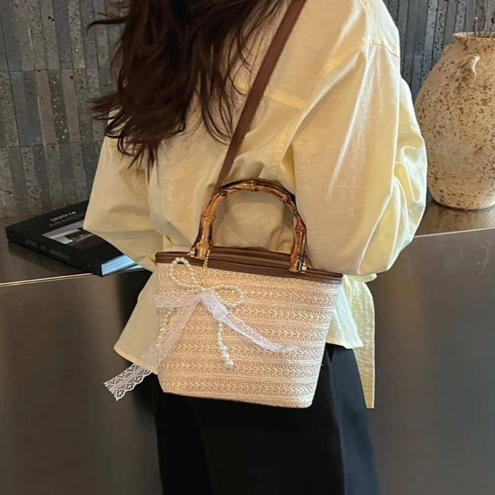 Fashion Wooden Handle Straw Shoulder Bag Hand Knitted Retro Crossbody Bag Bucket Bowknot Woven Tote Handbag Daily Use
Fashion Wooden Handle Straw Shoulder Bag Hand Knitted Retro Crossbody Bag Bucket Bowknot Woven Tote Handbag Daily Use