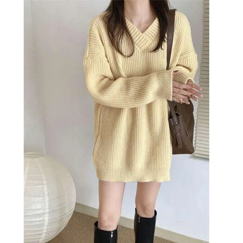 Korean Chic Autum Lazy Style V-Neck Long-Sleeved Mid-Length Loose Slimming Look Sweater for Women
Korean Chic Autum Lazy Style V-Neck Long-Sleeved Mid-Length Loose Slimming Look Sweater for Women