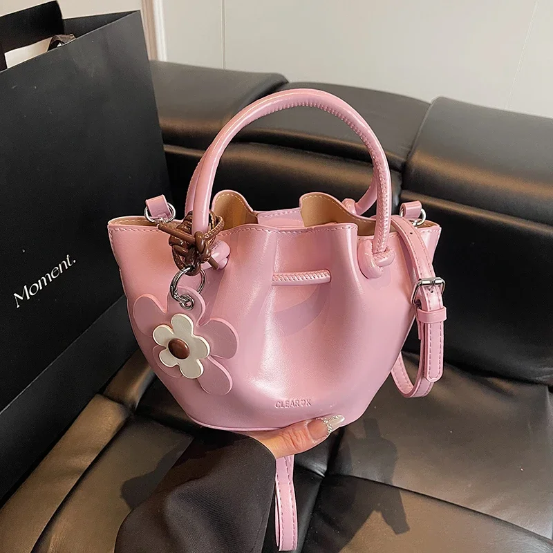 Fashion Pleated Handbag Women's Bag 2025 New Basket Tote High Quality PU Leather Shoulder Crossbody Bag Trend 2 Set Bucket Bag
Fashion Pleated Handbag Women's Bag 2025 New Basket Tote High Quality PU Leather Shoulder Crossbody Bag Trend 2 Set Bucket Bag