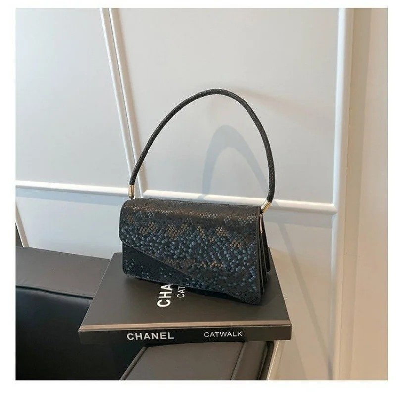 Современная-элегантная новинка 2025 года, женская роскошная брендовая кожаная сумка-тоут, известный дизайнер, популярная повседневная элегантная сумка
Современная-элегантная новинка 2025 года, женская роскошная брендовая кожаная сумка-тоут, известный дизайнер, популярная повседневная элегантная сумка 