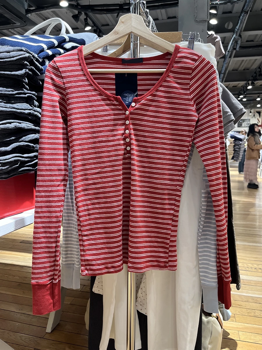 Полосатые футболки с длинными рукавами с шестью пуговицами, женские весенние новые хлопковые тонкие футболки с круглым вырезом, женские милые шикарные повседневные футболки Y2k, топы
Полосатые футболки с длинными рукавами с шестью пуговицами, женские весенние новые хлопковые тонкие футболки с круглым вырезом, женские милые шикарные повседневные футболки Y2k, топы