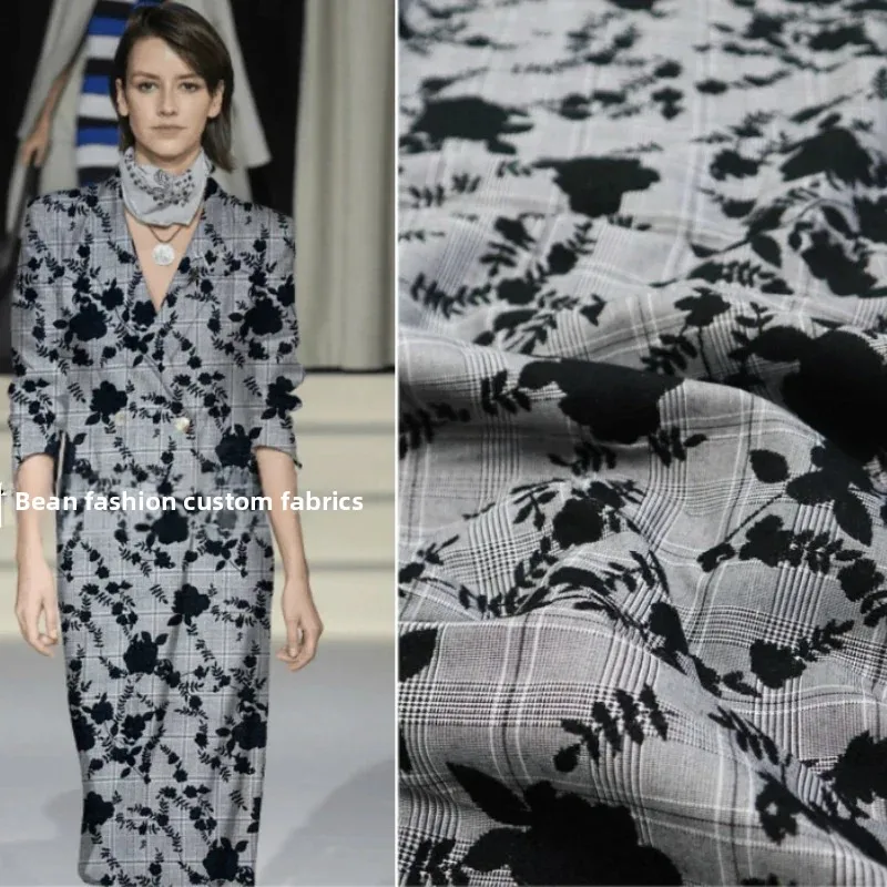 Окрашенная в пряжу клетку жаккардовая ткань Розовое платье Блейзер Тренч Комплект Европейский бренд Модный дизайн Швейная оптовая ткань на метр
Окрашенная в пряжу клетку жаккардовая ткань Розовое платье Блейзер Тренч Комплект Европейский бренд Модный дизайн Швейная оптовая ткань на метр