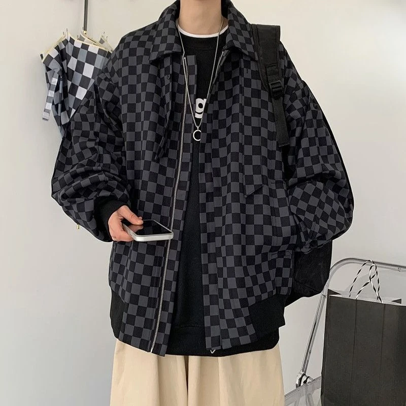 Men's Vintage Streetwear Chessboard Print Varsity Jacket Unique Design Vibe Style Turn Down Collar Baseball Coat for Autumn
Men's Vintage Streetwear Chessboard Print Varsity Jacket Unique Design Vibe Style Turn Down Collar Baseball Coat for Autumn